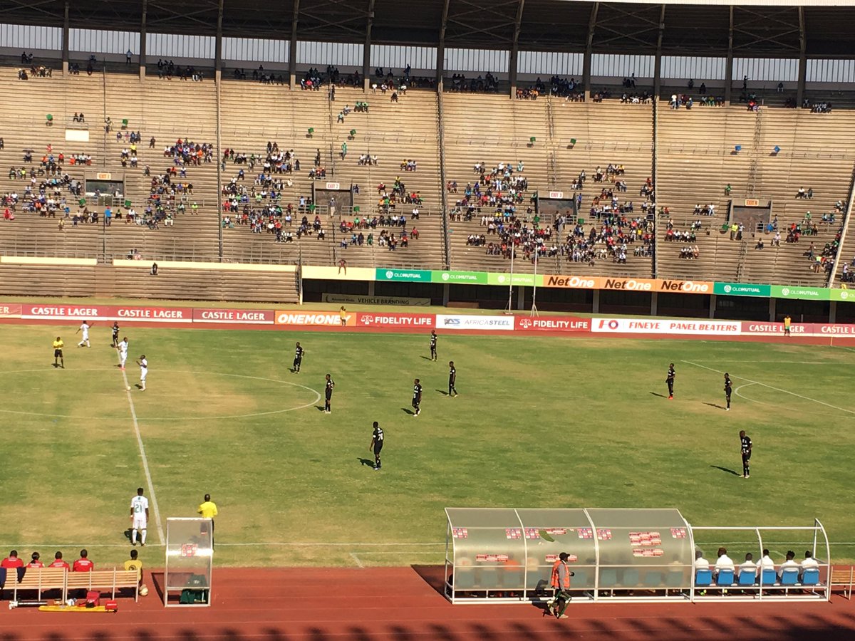 SeanTafirenyika's tweet photo. Game time! CAPS United vs. Highlanders
I've been looking forward to this game all week. Highlanders looking like money in the all-black #CAPSHighlanders #CastlePSL https://t.co/Hpien5MkJj