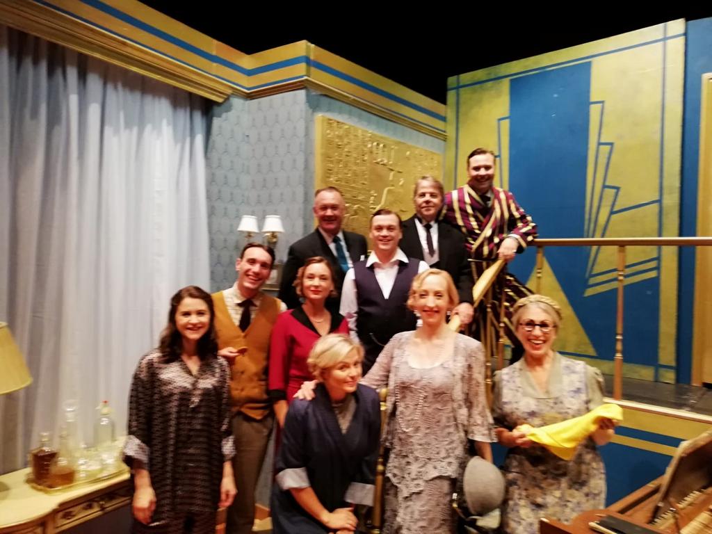 ClaireLAmias's tweet photo. We had our last night of #PresentLaughter yesterday... I'll miss it very much. Hats off to such a lovely cast and creative team. I feel lucky to have been part of it @Cfieldtheatres @SummerRepSeason @PaulTaylorMills https://t.co/NOH9vXddhf