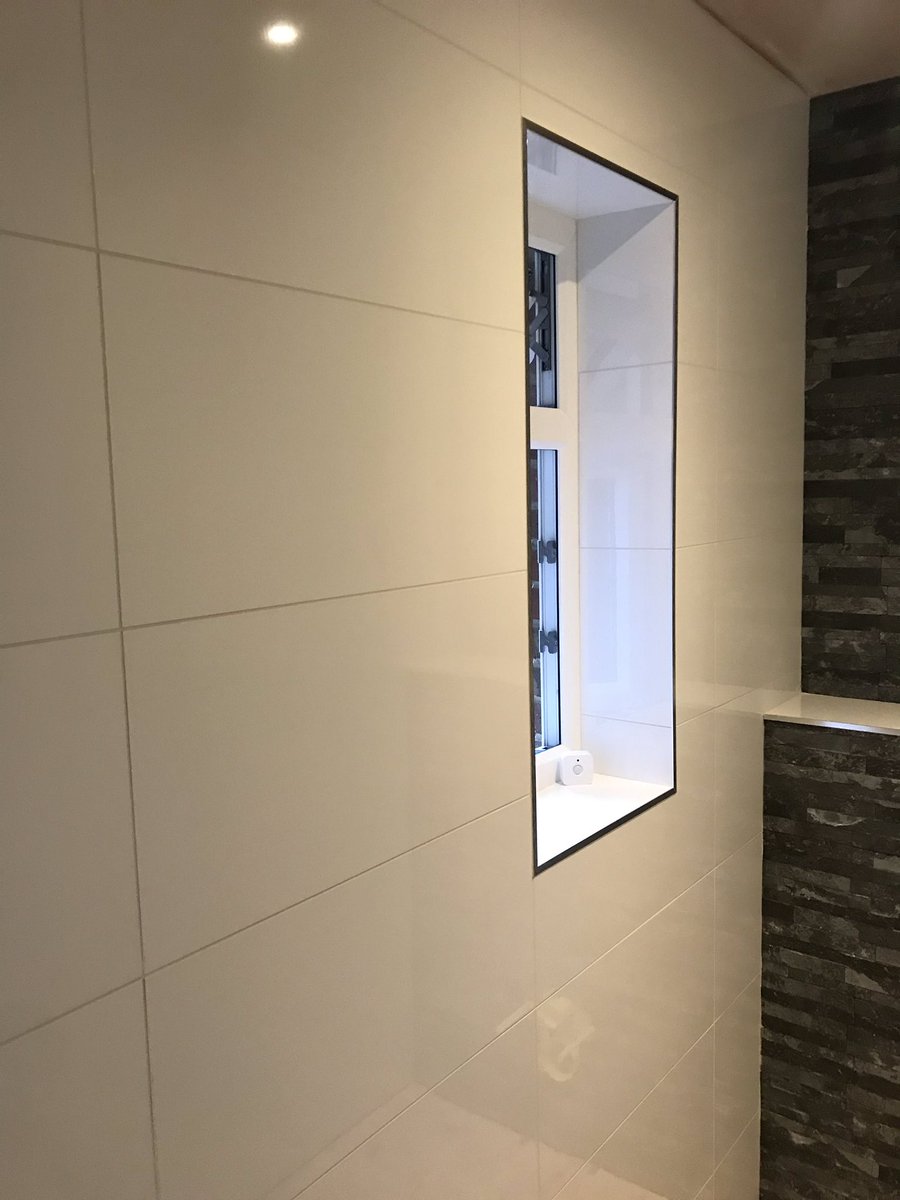 JuppJosh's tweet photo. Finished of this toilet gloss white porcelain and splitface effect porcelain tiles as a feature wall https://t.co/kUR8FFHomN