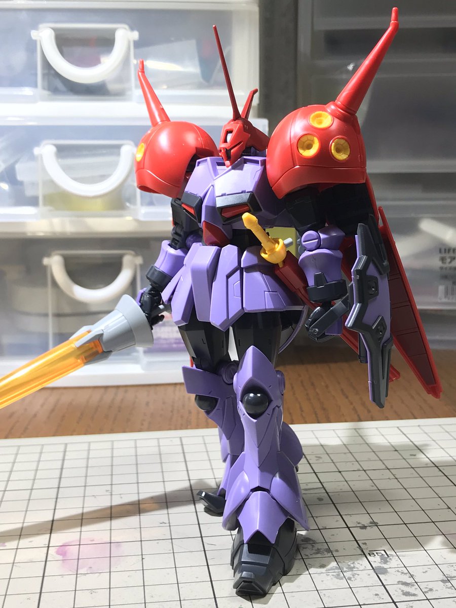 ぐれっグル ギャンクリーガー Rジャジャ のミキシング 今日は朝からずっと軽い頭痛でやる気が出ず 夜頑張ろうと思ったけどやっぱり頭が痛いんで サイドスカートパーツに穴だけ開けて ジャジャのビームサーベルの鞘をつけられるようにしました 進捗として