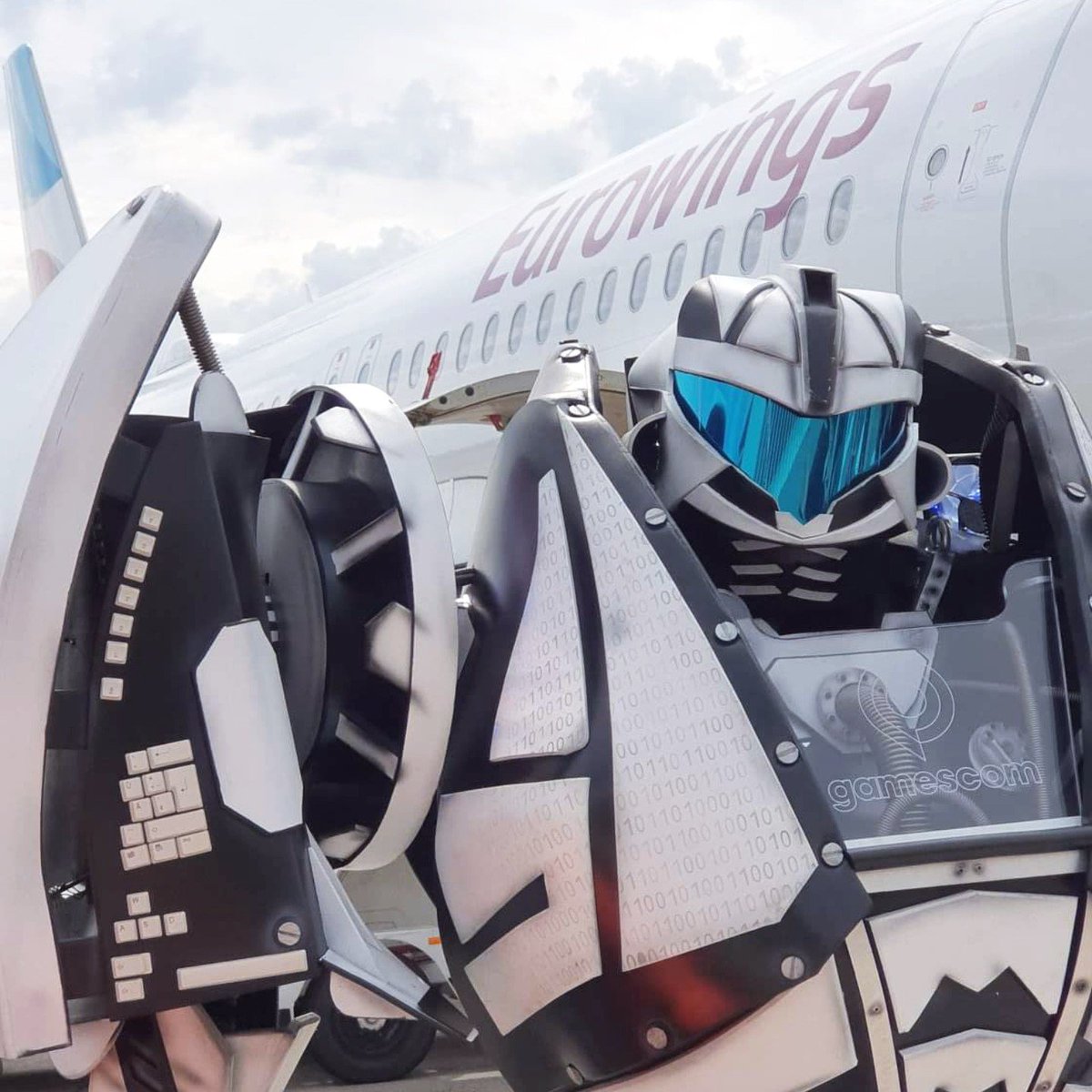 gamescom's tweet photo. #gamescom2019 is just around the corner! 🎊🎉🙌 The #gamesbot has arrived and is ready for a week full of gaming and fun! @AirportCGN @eurowings https://t.co/HodtTDCw6f