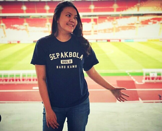 AlionelMessi_'s tweet photo. Saya mengenal (begitu dekat) sosok ini (@veeola) dlm 10 tahun terakhir. Dia bukan sosok yang mencari hidup dari sepak bola. Dia "mewakafkan" hidup + sebagian hartanya untuk sepak bola...
#MantanCEO https://t.co/rKTVwKmp00