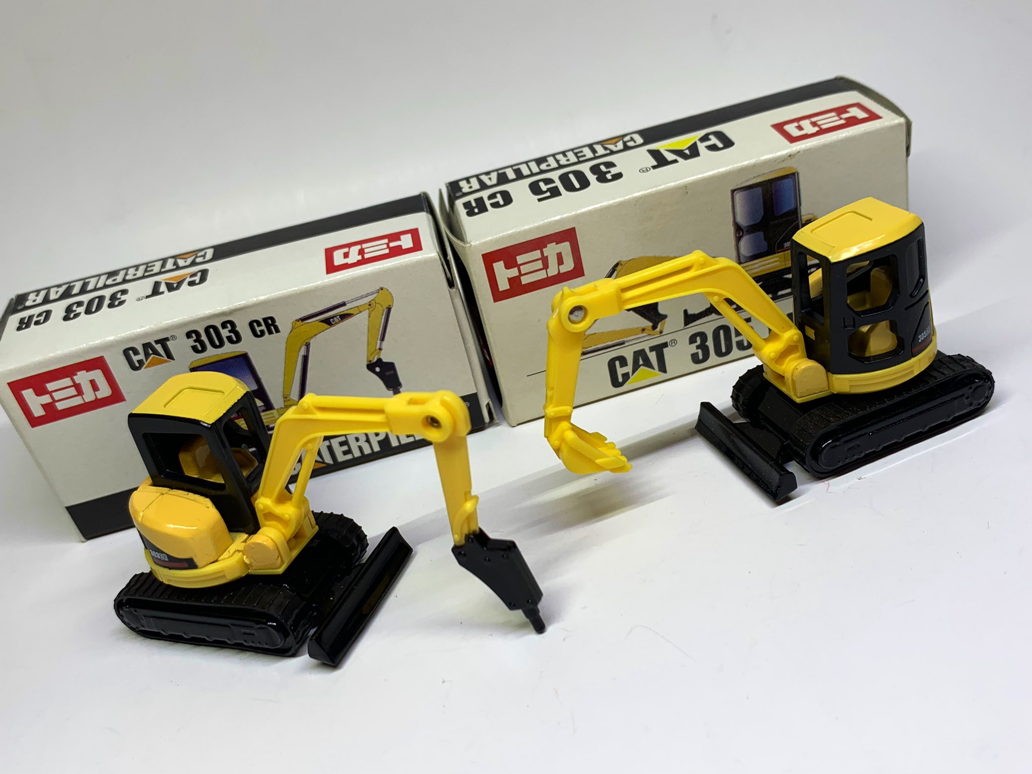 トミカ CAT特注 非売品 CAT305CR ミニカー