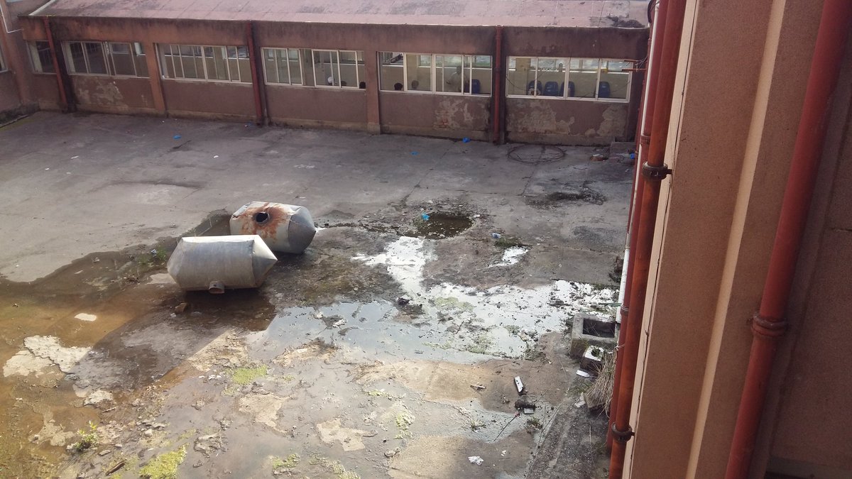 raja_affindi's tweet photo. @ImranKhanPTI @HishamInamullah @IMMahmoodKhan #kpkupdates #kpkhealth latest condition of #ayubmedicalcomplex #abbottabad & urine test bottels without covers https://t.co/fiWJAZl6oJ