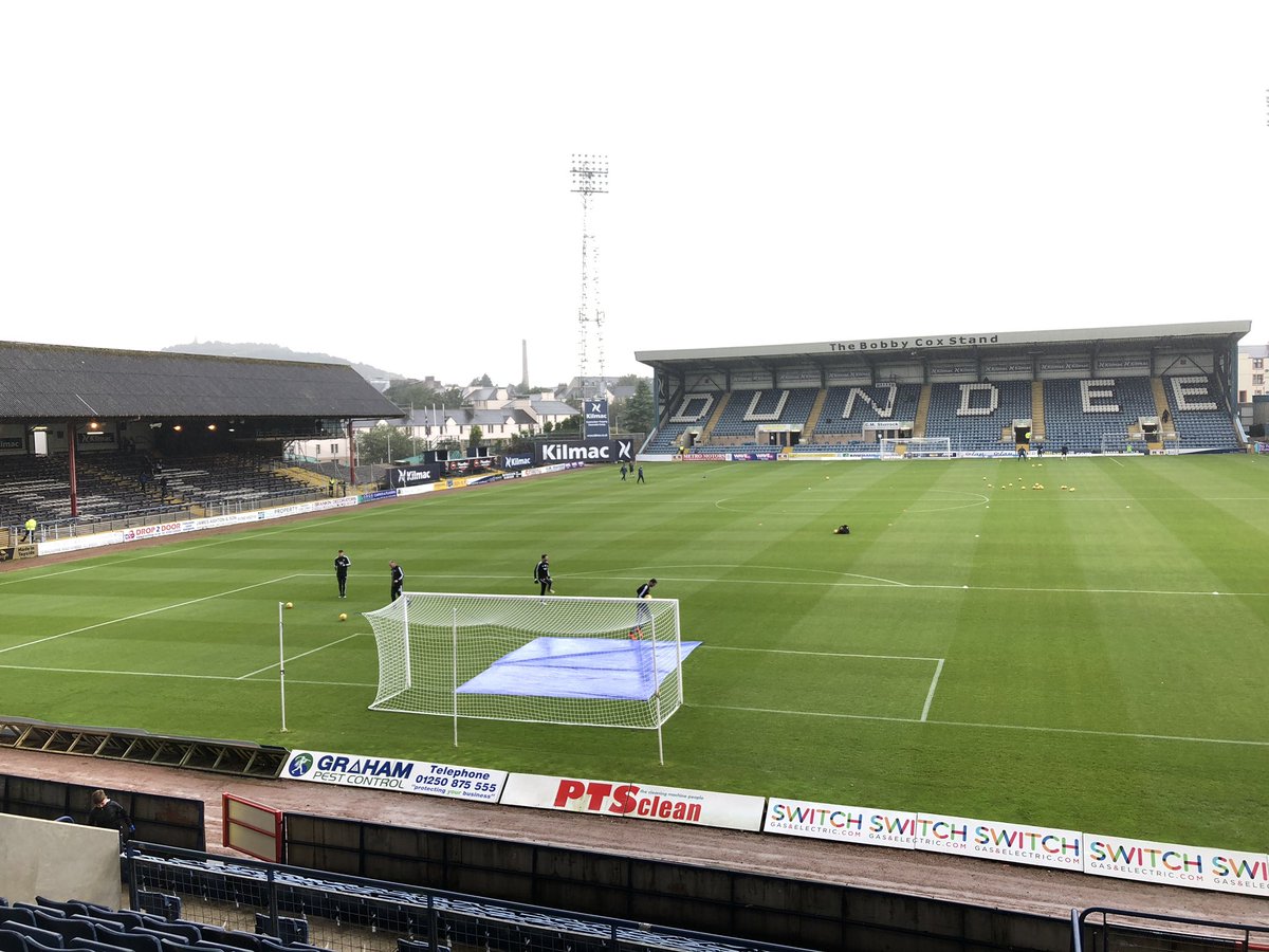 ScottishSuzee's tweet photo. Another away day and itโs pissing of rain again!!! #COYR #StandFree #abedun #BetfredCup @AberdeenFC https://t.co/7ginMiC5v4