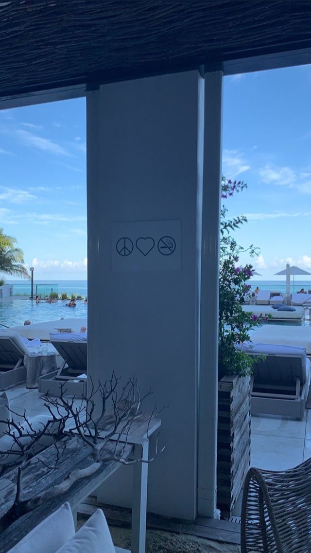 Livvia_FR's tweet photo. 📸 | Liv at her hotel in Miami last Wednesday - via her IG Stories 

• August 14,  2019 https://t.co/NPKqoYTtWu