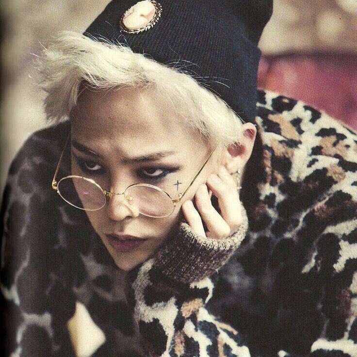 pequenatiny's tweet photo. ↳ BIG BANG - G-DRAGON ↰ https://t.co/pyxAZvRFCJ