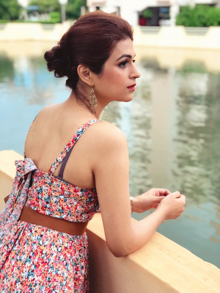 shraddhadas43's tweet photo. 🌸
#picturecourtesy @amit_adhikari_ 
Make up @sandeepneogy 
Hair @gouriepatil
Maxi @promod_india https://t.co/HrooURr8uj