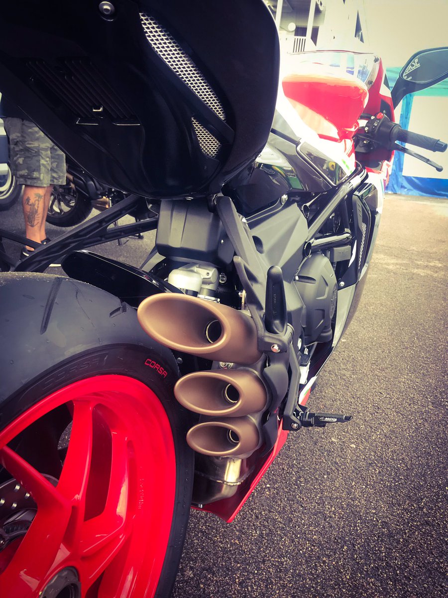 stevejamesyep's tweet photo. @mvagustistagram @AutoItaliaMag @Brands_Hatch #festivalitalia https://t.co/IEC5Mnvh5Y