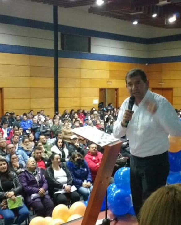 RafaelAcevedop6's tweet photo. Socializando la ciudad que soñamos, agradeciendo infinitamente la asistencia multidudinaria y la participacion, el camino al desarrollo y la innovacion somos nosotros todos los ciudadanos unidos. #Tunja #ProductivaSocialPartivativa #ConectadosPorLaCiudadQueSoñamos https://t.co/Mc4laxnoA8
