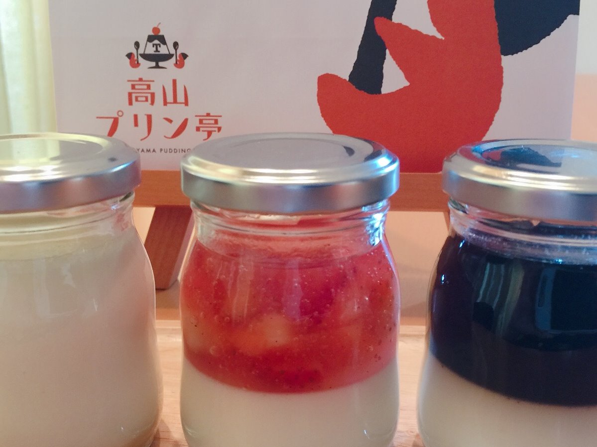 Shirazyu's tweet photo. ＃高山プリン亭
ラムネ味の青いジュレが入った雪国が夏にぴったり
苦味あるコーヒーのゼリーと特別な白い卵黄を使ったプリン その中のマダガスカル産のバニラビーンズのハーモニーが美味しい雪国珈琲
ソフトクリームも美味しいよ

＃とかいごはん
＃ユニ飯 https://t.co/65x3NZ3ZGj
