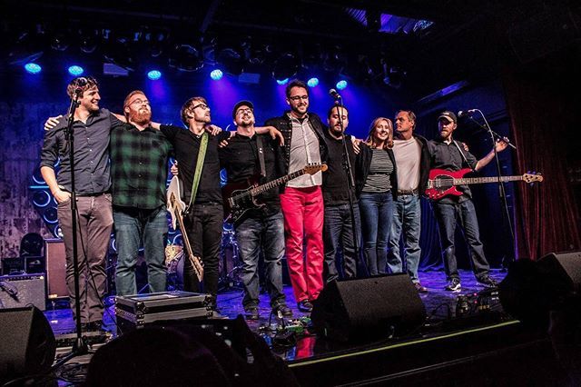 ThePaperJets's tweet photo. THIS is how you throw a farewell show. Stay strange, friends! Lots of love. #JetsOnTen https://t.co/dypEwxIdsX
