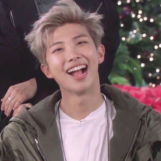 pequenatiny's tweet photo. ↳ BTS - RM ↰ https://t.co/3s6VkOV4lX