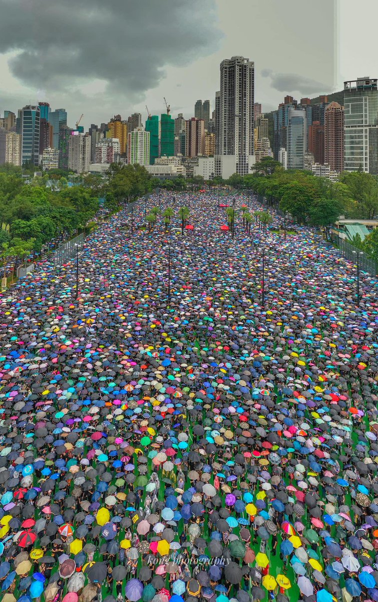 Mazzielili's tweet photo. 818 HK
Although heavy rains Today，But we still come out for convocation 
I can't find myself standing there😉
#HKprotests #hk818 #BeWater https://t.co/VAL7kGVY0O