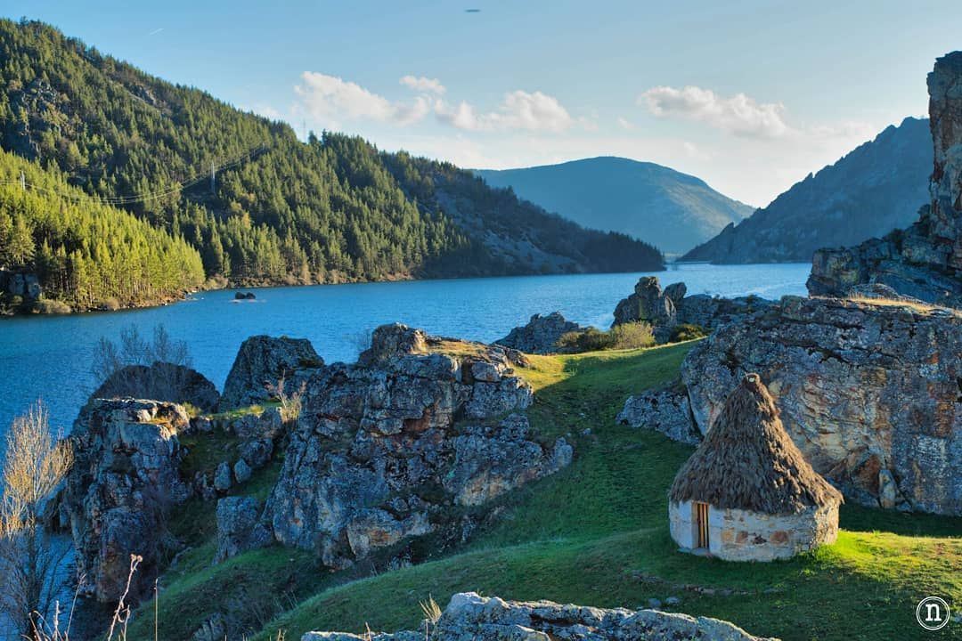 EspanaEnLatam's tweet image. Sometimes we fancy something different, that goes a little out of the established and we have found a #MagicalSpace😍
📸@nomadas_ocasionales
#InstagramPhoto #PicOfTheDay #Palencia #LovelyLandscapes #SpainNature #CastillaYLeon #VisitSpain #HappySunday 
@CyLesVida