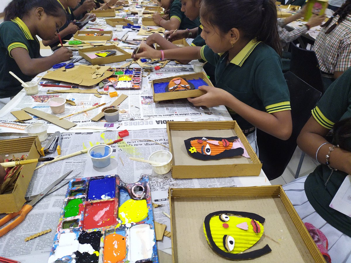 KNMAIndia's tweet photo. Activity inspired by Gandhi's principle "Individuality" workshop was conducted for a group of 64 students from class 5-7th of Kanchan Public School at Kiran Nadar Museum of Art, Noida.

#KNMAWorkshops #ChaloMuseum #ArtEducation #FreeArtWorkshop #Workshop #ArtWorkshop #Artist https://t.co/MXqgI592Pj