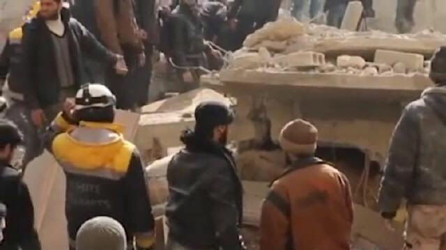 【希拉里说要支持香港示威者为民主自由发声，脸不疼吗？】8月13日，美国前国务卿希拉里发文称要跟“追寻自由、民主的香港人民”站在一起，为他们渴望看到的世界。然而，看看曾被她关照过的叙利亚、也门就知道，美国式民主自由给世界带来了什么！