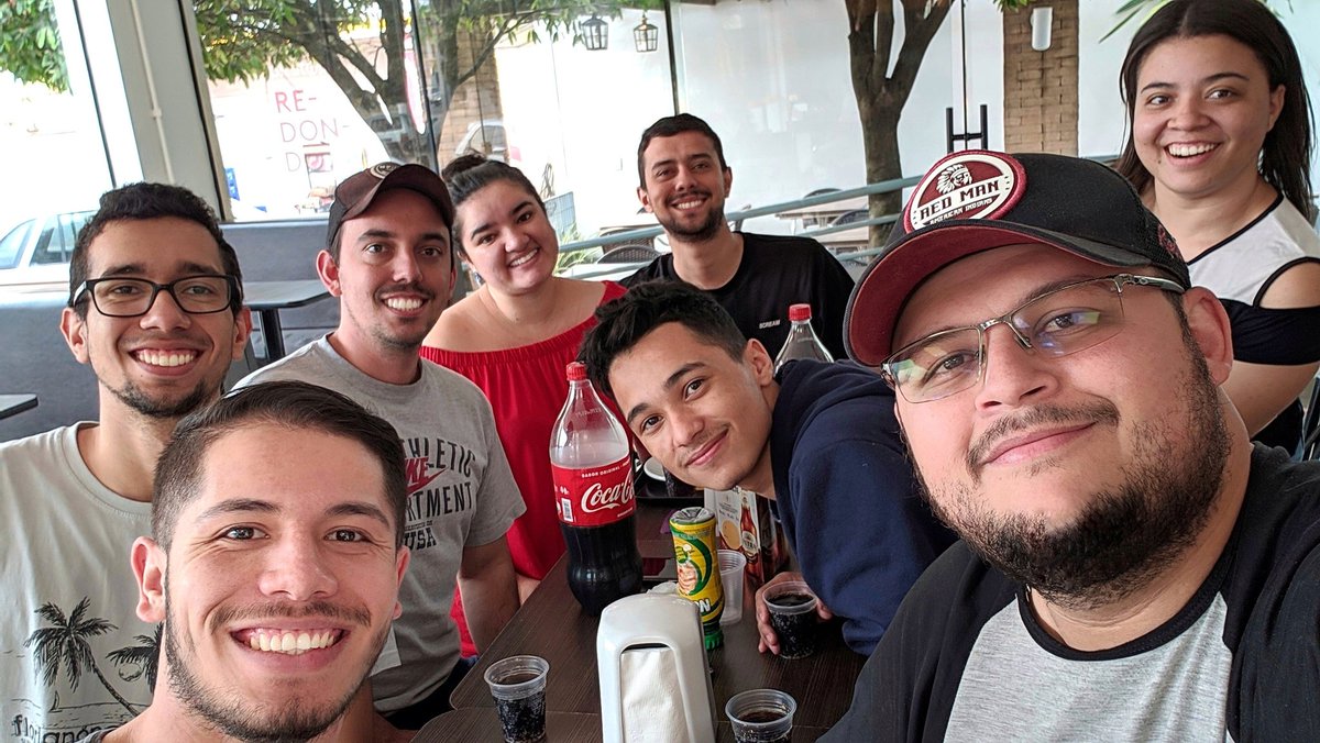 Andherluiz's tweet photo. Aquela coca cola na cia dos amigos que a gente ama 💙💙💙💙💙 @paulllovicctor @LuizFerMacena @Valimasto @lucas7ldp @mih_verao @Eleonardop #GabrielDuarte https://t.co/7EIP7uRYVU