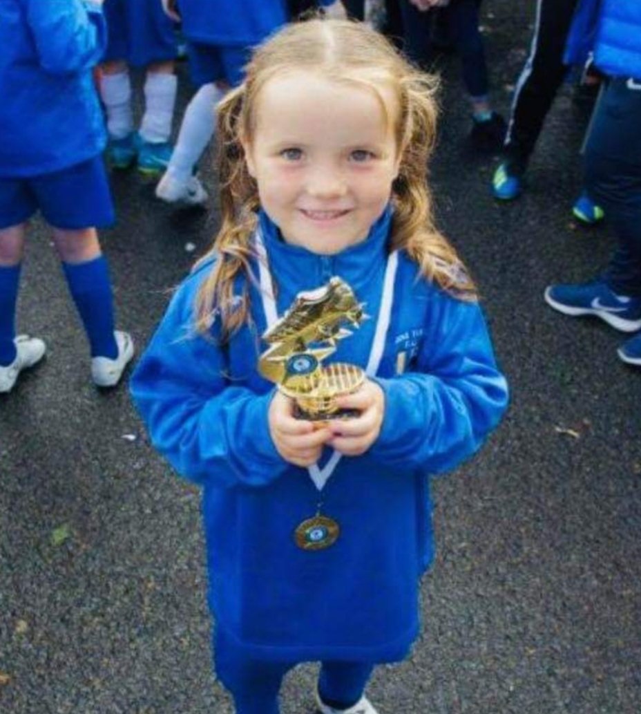 22ndladiesfc's tweet photo. Today our mini 2s took part in a tournament ran by belfast swifts, the girls brought home the 🏆 They won 2 matches and lost 1 which took us to the final, the girls played amazing &amp; came off all smiles winning the final &amp; not to forget our keeper getting player of the tournament https://t.co/dnvQyORrCA