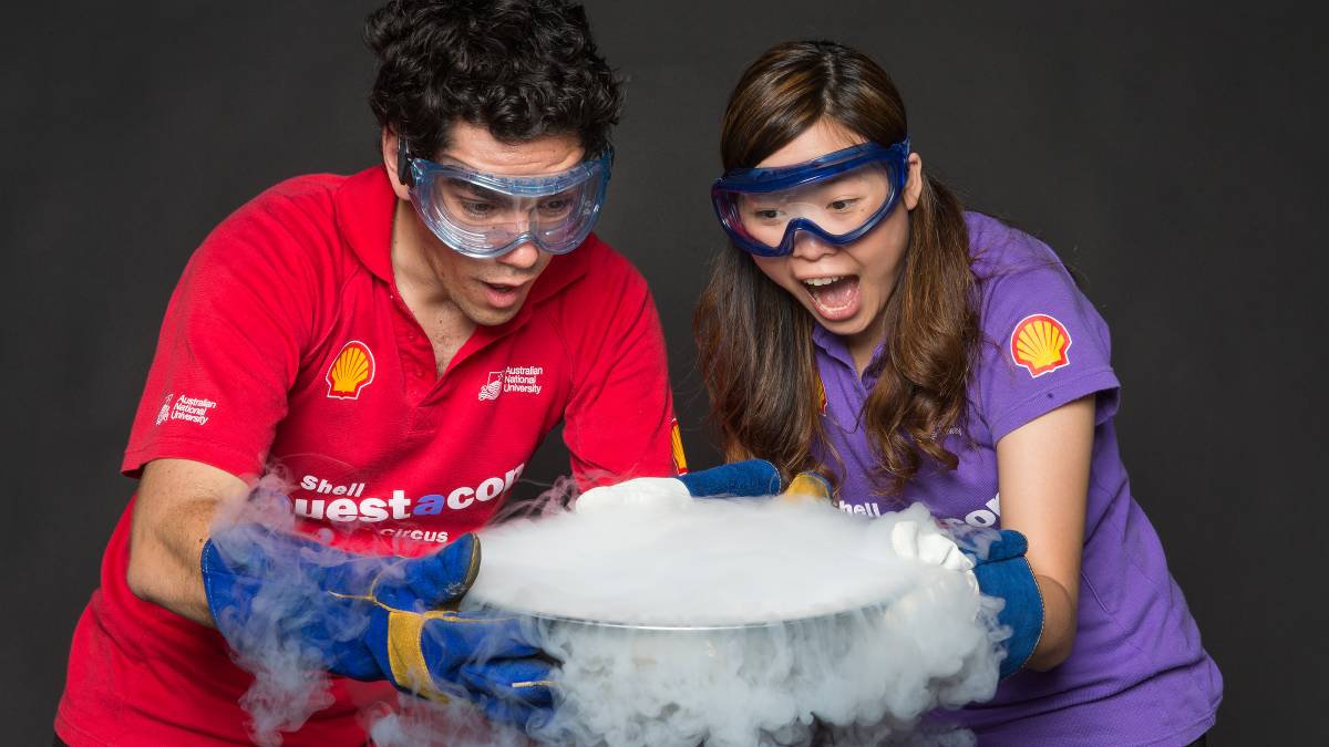 pintofscienceAU's tweet photo. As #scienceweek draws to a close, the directors are reflecting on how #STEMgotmehere. They have been in labcoats, gaiters, ran away with the #sciencecircus and outside @pintofscienceau work within #scicomm at @Science_Academy & @questacon. @aus_scienceweek #thisismylab https://t.co/23LBQt1v1B