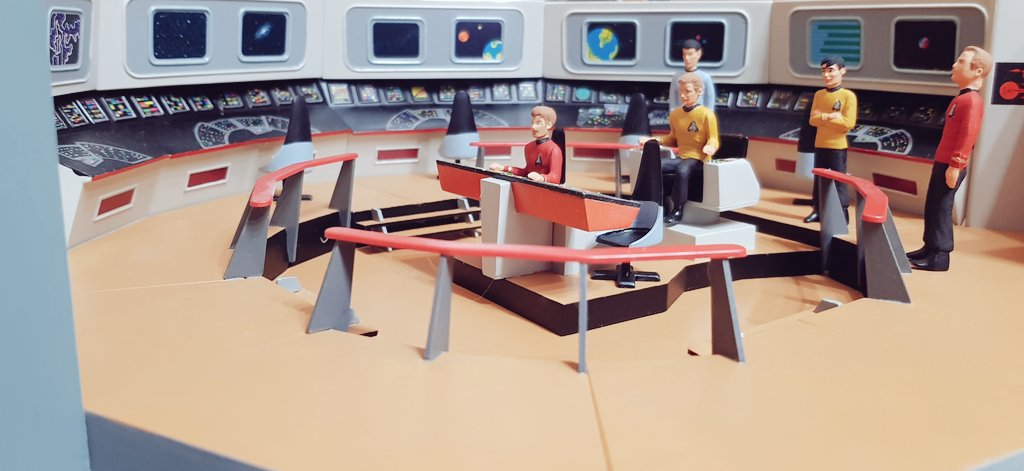 z0neea's tweet photo. También confesaré que es un #treki pero esto ya era un canteo xD Aguarda las maquetitas ! #startrek https://t.co/7zRYwNQzeY