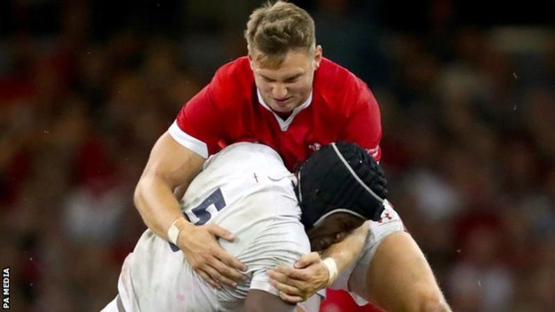 BBCSportWales's tweet photo. Following his man-of-the-match performance against England, fly-half Dan Biggar revealed comments made by former Wales wing JJ Williams motivated him

👉 https://t.co/xe4YqiCoFh https://t.co/rze1juErRm