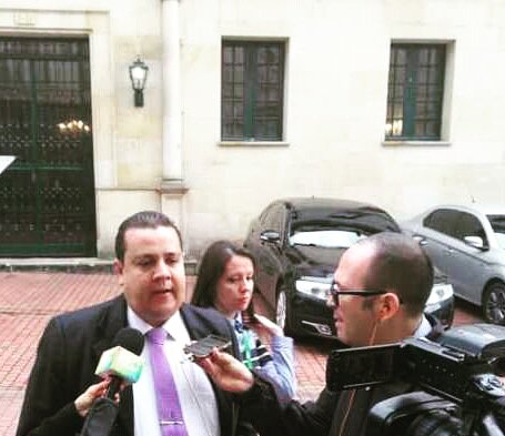 Obs_REDES's tweet photo. Informe de @FundaREDES_  sobre actuaciones de grupos irregulares en Venezuela confirmaría denuncia de Duque contra Maduro, por proteger y patrocinar organizaciones terroristas colombianas.

#18Agosto
#FundaRedes
#ObservatorioRedes
#GruposIrregulares
#Colombia
#Venezuela https://t.co/1h8eB4R2Nr