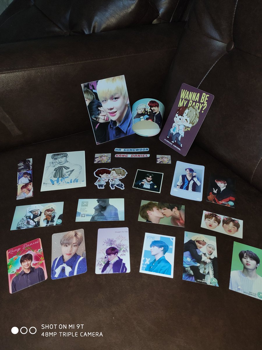 keiesei's tweet photo. Freebies~ thank you to all who gave away these cutie and lovely stickers, PCs, postcards and board. Oh, I even won in the raffle and git a lovely nielwoon fanart postcard and sticker.
Thank you poooo, especially to the ninangs.
#DaysWithYou https://t.co/MRH3rGMgra
