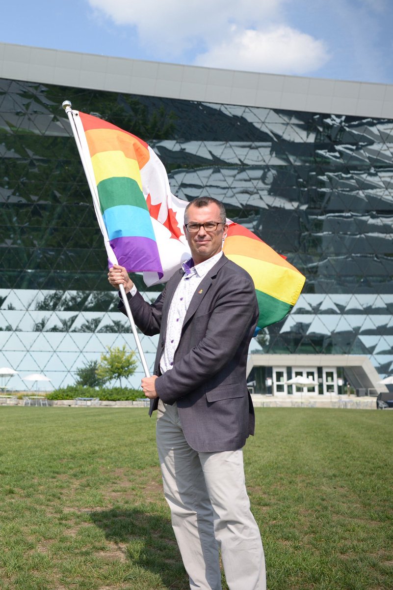 Arturmaks's tweet photo. I joined @cse_cst just over a year ago - in time for @FierteCapPride Am so honoured to be an out #LGBT2 member of Canadaโs security and intelligence community. https://t.co/zgDsT795kt