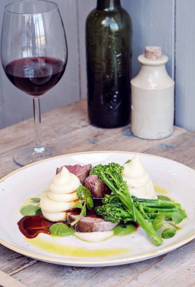 ✨ | SUNDAY FUNDAY | ✨
Join us for a Sunday roast. Our roast lamb rump- slow braised shoulder, white bean purée, watercress, broccoli, creamed mashed, and confit garlic is one of our favourites 😍
#sundayfunday #sundayroast #parbold #foodie #foodphotography  #ukpub #lancashire