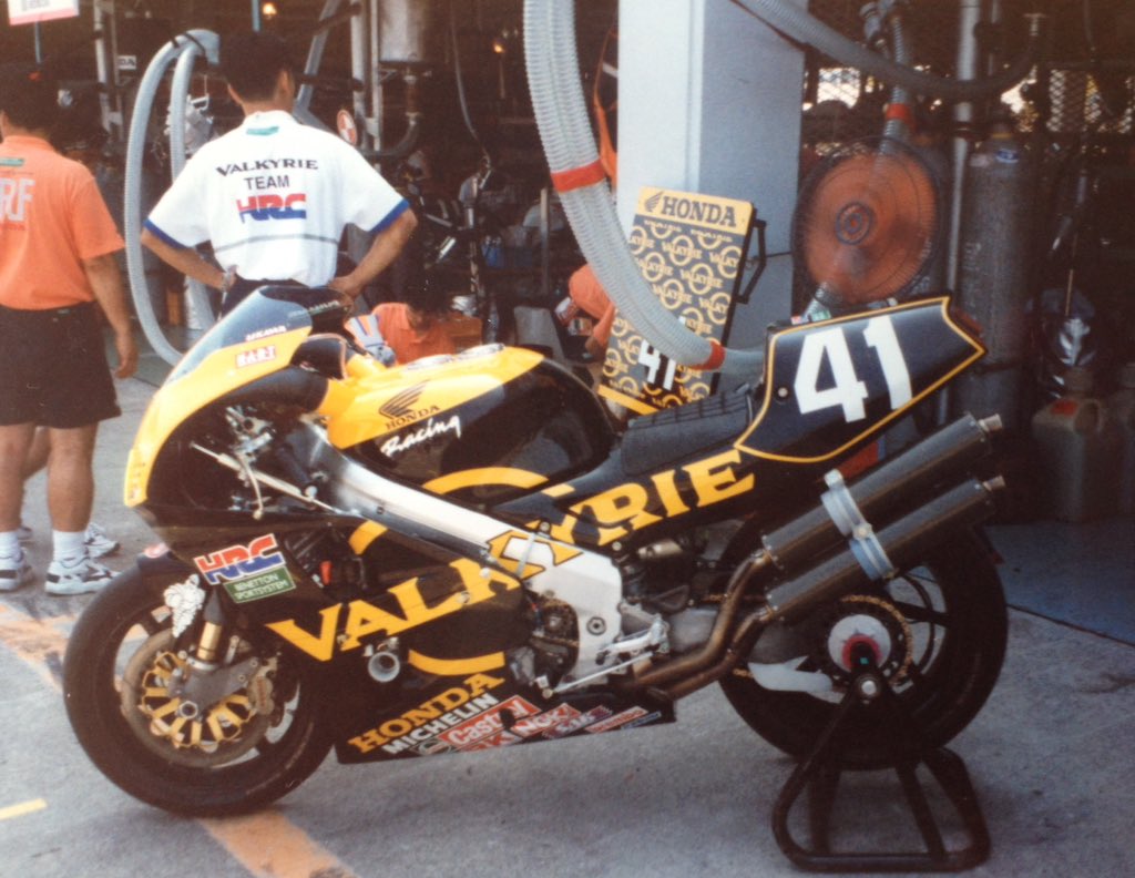 popsyosh34's tweet photo. Another pic from my old album 1996 Suzuka 8 Hour Team Valkyrie Honda RC45 riders Miguel Duhamel and Tohru Ukawa. Finished 8th ๐ #rareshot https://t.co/SeAb002QYP