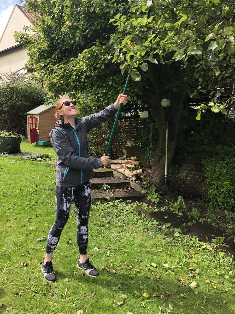 PeoplesFridge's tweet photo. Our volunteers picked hundreds of apples from a West Norwood Garden today. But we need your help to use them up - please spread the word and help yourself from the People’s Fridge in Brixton #apples #freefood #community #lambeth #brixton https://t.co/h6O9JuutUH