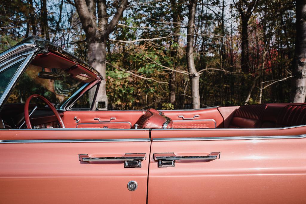 LincolnMotorCo's tweet photo. An icon for the ages. The double-hinged doors of the #Continental, shown on the 1966 convertible and the 2019 Coach Door Edition.* #PebbleBeach 

*Limited Availability https://t.co/ZABv9TEaF2