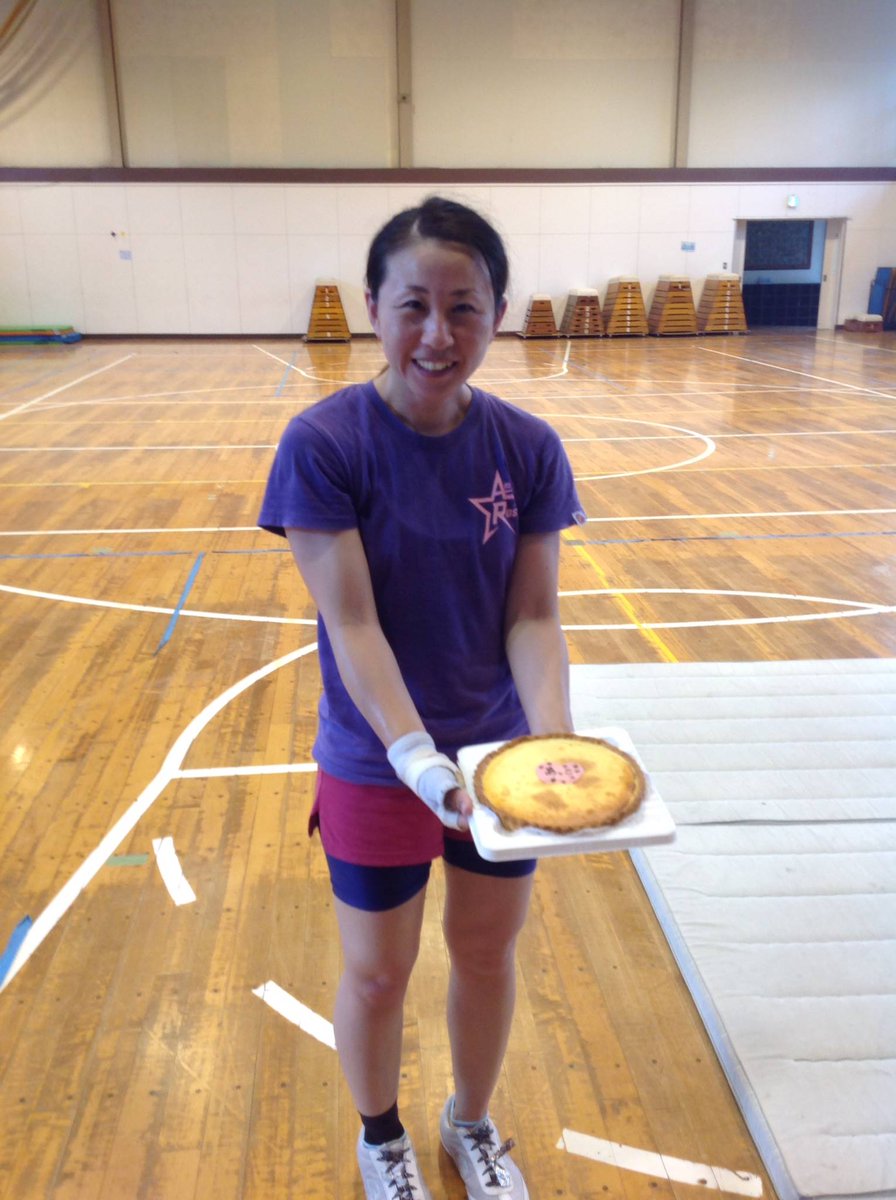 練習終わりにあっこのお誕生日をみんなでお祝いしました。
いつも影で支えてくれる頼もしいチームのお姉さんです。
いつもありがとう❤️