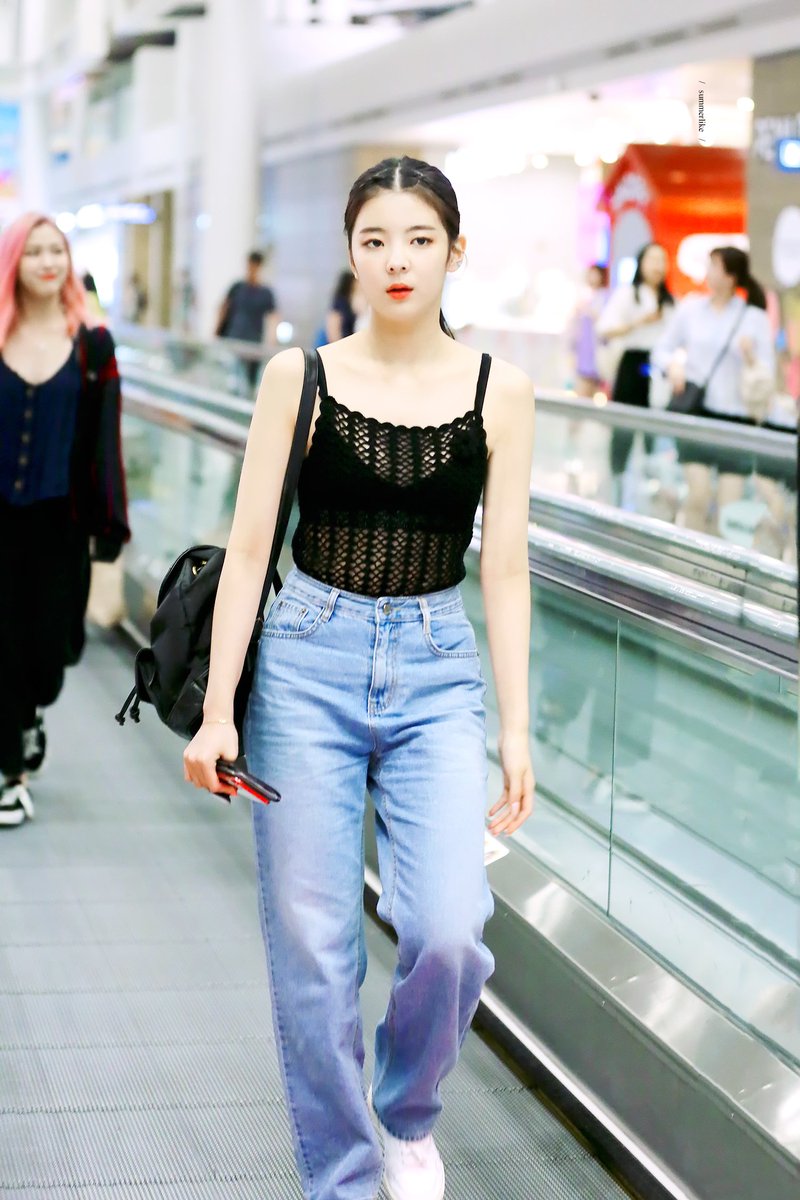 summerlike_lia's tweet photo. 190817 ICN 🔥🔥🔥🔥🔥
#리아 #ITZY #LIA #있지 @ITZYofficial https://t.co/ILhXAge1uj