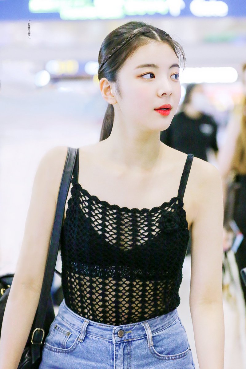 summerlike_lia's tweet photo. 190817 ICN 🔥🔥🔥🔥🔥
#리아 #ITZY #LIA #있지 @ITZYofficial https://t.co/ILhXAge1uj