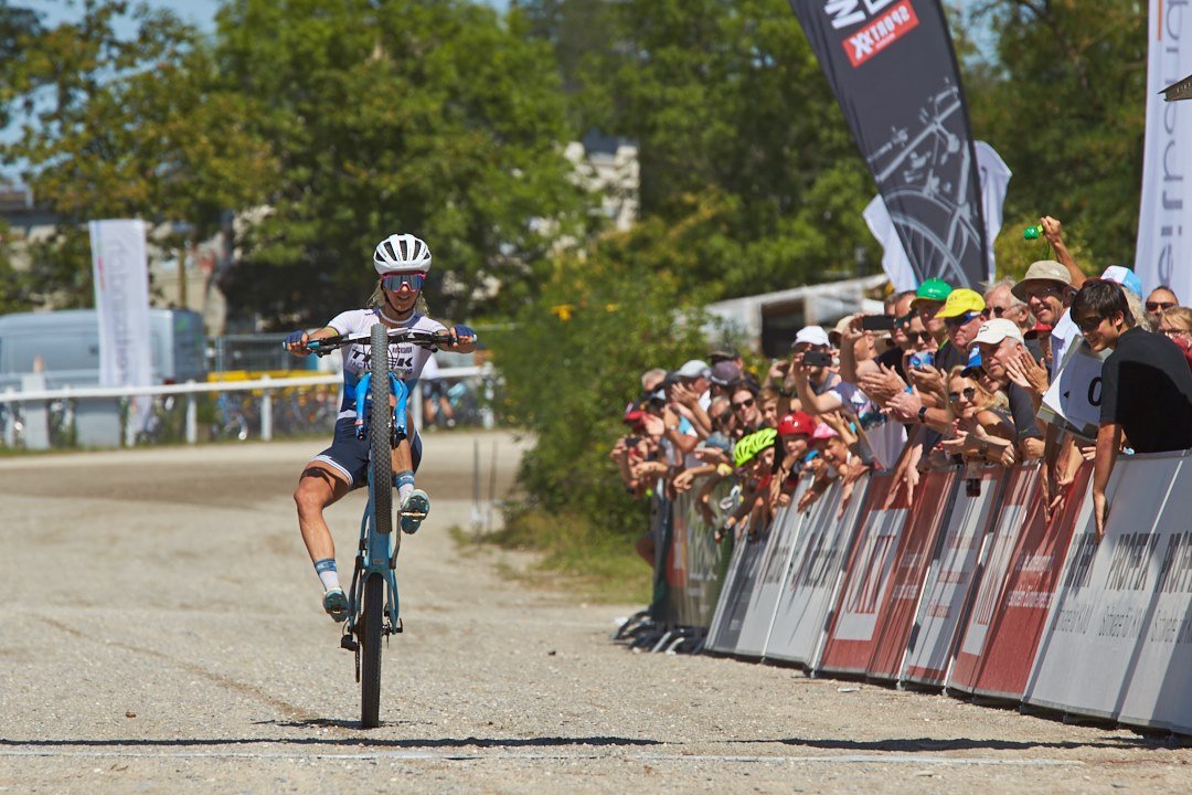 <a href="/larsrace/">Lars Forster</a> und <a href="/jolandaneff/">Jolanda Neff</a> gewinnen den #PXSBC am <a href="/bikefestbasel/">Bikefestivalbasel</a>! swissbikecup.ch/blog/lars-fors…