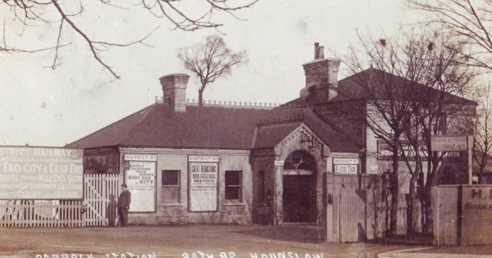 sillymummyft's tweet photo. Henry Matthew Ireson moved out of his parents home into the Cavalry Barracks at #Hounslow where he was a Private with the Royal Welsh Fusiliers. Just five years later he boarded a ship to Canada where he met &amp; married his wife. #genealogy #immigration https://t.co/zvMtKJdTyN https://t.co/r3EdDVJwuE