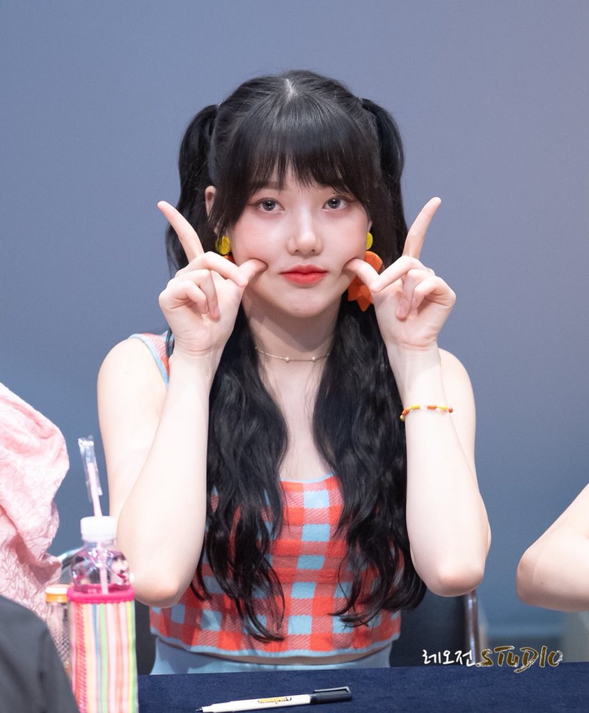 YJWeeekly's tweet photo. Happiest birthday to Yerin &amp; Umji! May all the good things come to both of you ❤️❤️❤️
#예자매_마음에_윙크발사 
#HappyYesisterDay https://t.co/KOYlqPjvLV