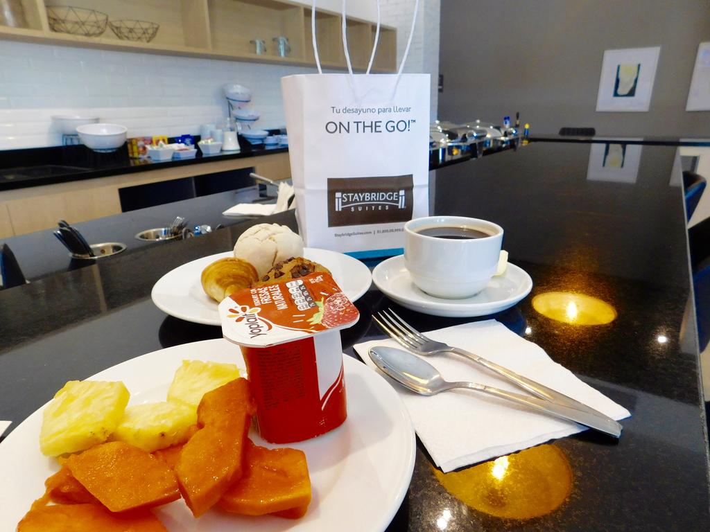 StaybridgeV's tweet photo. Desayuna con nosotros, o lleva tu desayuno, ¡Tu eliges!
#StayBridgeWeekend #Villahermosa #Tabasco #VamosATabasco #TabascoEstáDeModa #Turismo
#México 🇲🇽 https://t.co/BREycMvf2I