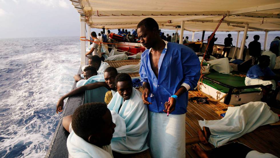 Marcos de Quinto tiene 50M€ de patrimonio, 8 viviendas, 19 vehículos de lujo y un barco. Dejó en la calle a 1.253 trabajadores con un ERE salvaje e ilegal. Tenía residencia fiscal en Portugal para no pagar impuestos. 

El enemigo no viene en patera, viaja en limusina.
