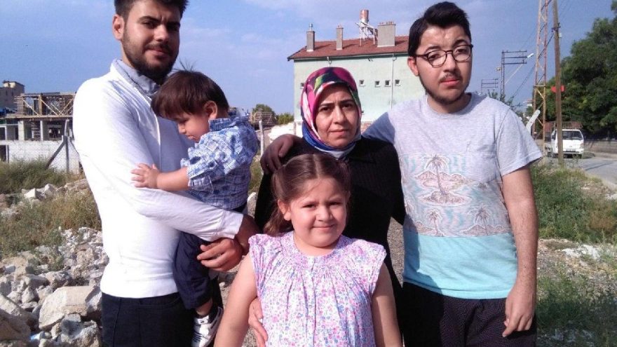 "Kentsel Dönüşüm İstemedi Elektriği Suyu Kesildi: 'Engelli Oğlum Kızımın Psikolojisi Bozuldu'"  nehabersin.com/haberler/kents…