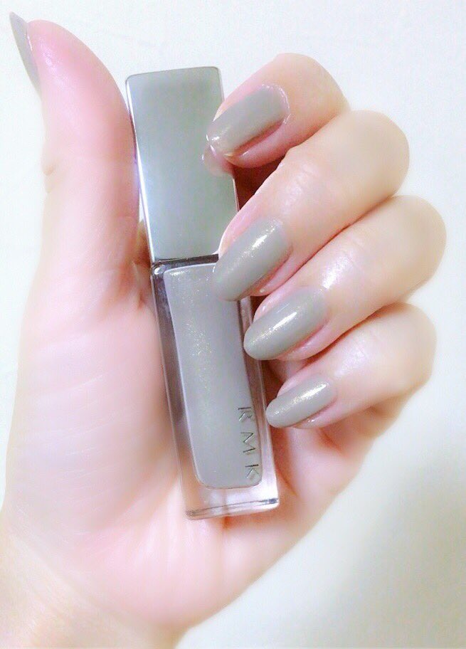 ゆっこ 爪 Rmk Ex 24 デザートクイーン 限定 ストーンシリーズ 本当に石みたいなネイル ゴールドラメが入って綺麗 Rmkのネイルは実は初めて買ったけどキャップの中まで可愛いところ こだわりを感じる 3枚目 キャップの中は黒のプラスチックが