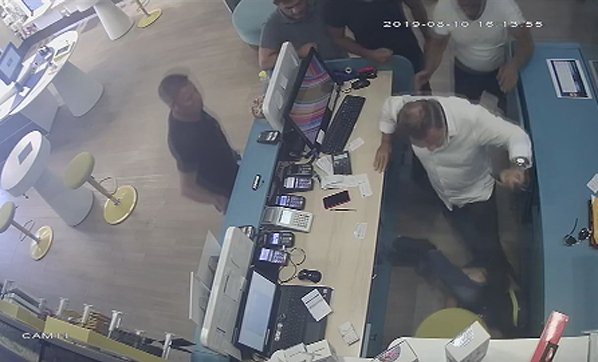 "'SİM Kart Çalışmadı' Kavgası: Önce Dövdüler Sonra Bacağından Vurdular"  nehabersin.com/haberler/sim-k…