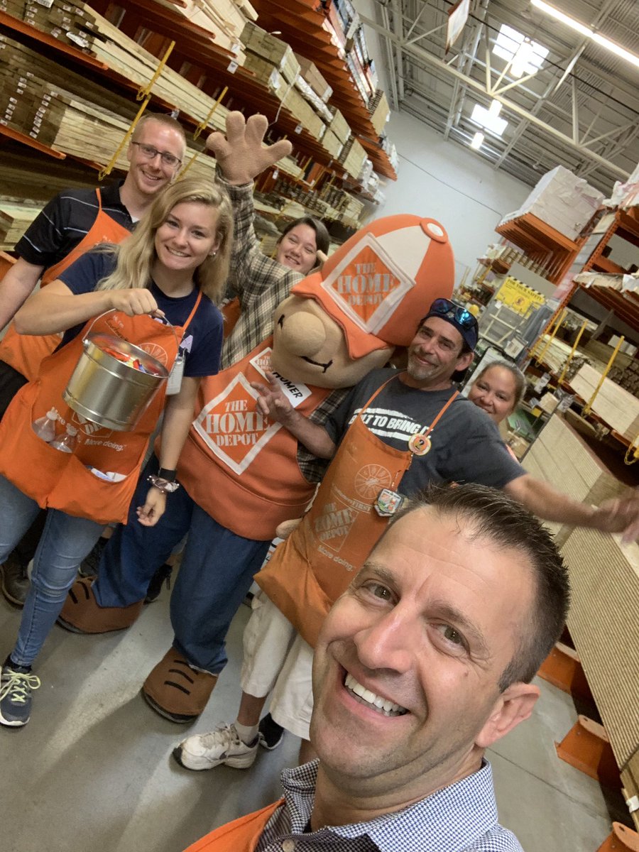 Hanging with Homer in <a href="/thd_grnfld2619/">Greenfield HomeDepot</a> ! #funatwork #results #letsdothis