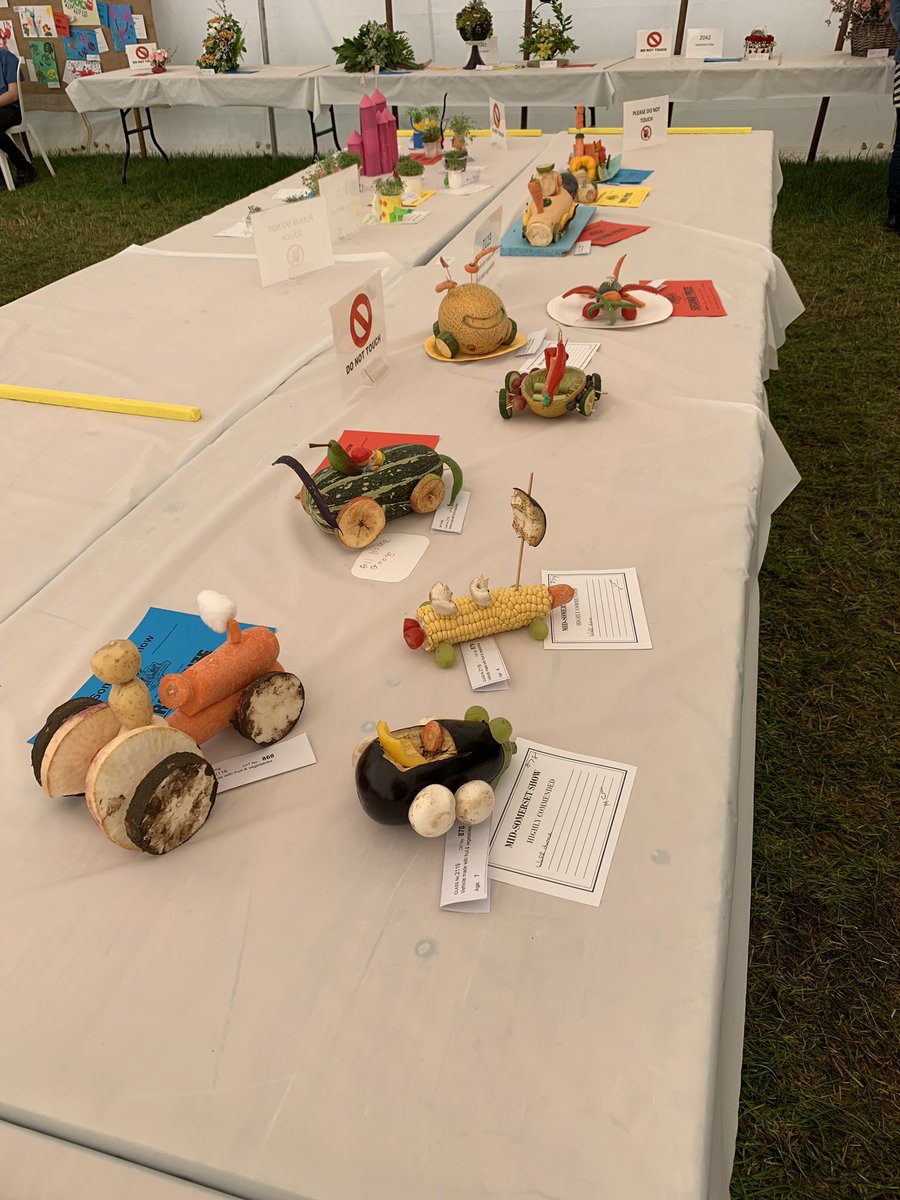 JessieJamWorks's tweet photo. @mermhart found some of your fruit and veg friends in Shepton Mallet! 🥦🥒🍆 https://t.co/zn3qQcRBer