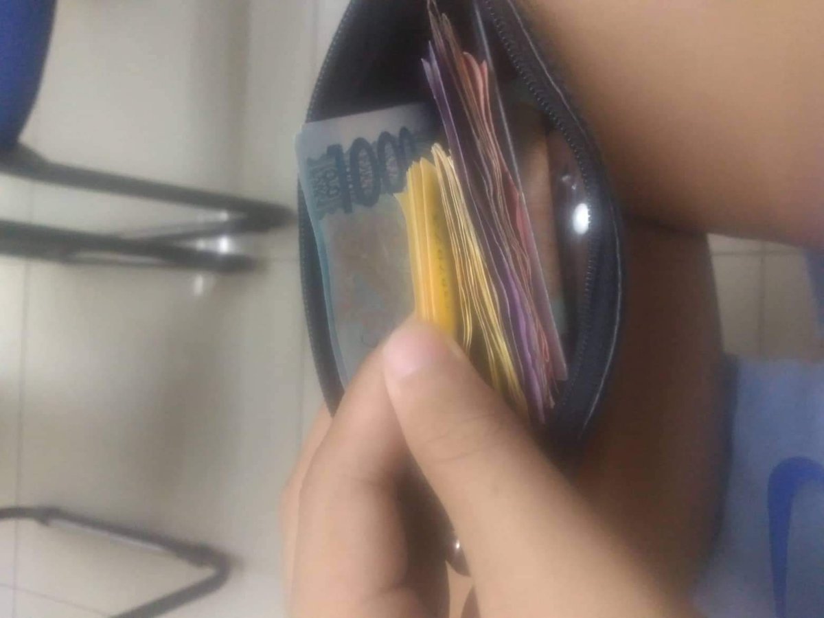 Triste_30's tweet image. rt para mapuno wallet niyo💁‍♂️