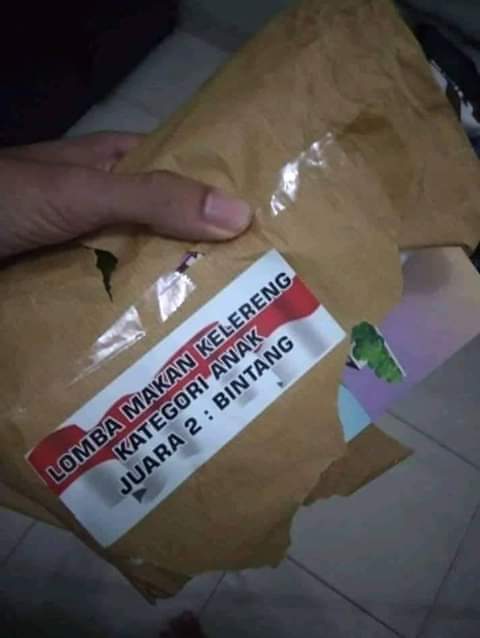 RandomCeloteh's tweet photo. Juara 2 gaiss😂

#RecehkanAgustusan 
#Merdeka74 https://t.co/OpsKSQKwxO