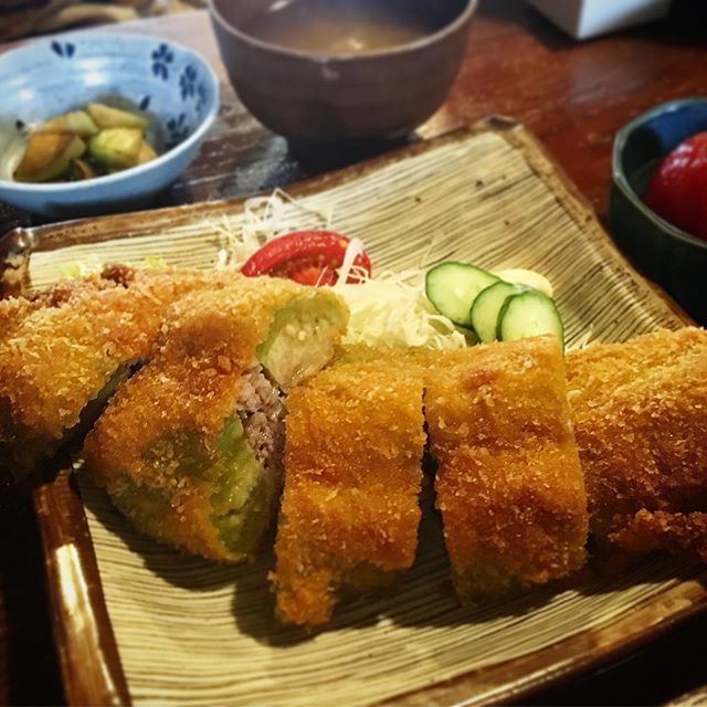 ron2_tweet's tweet photo. 初秋限定、ありがとうさんの鈴が沢ナスフライ定食。
今年もいただけて良かった!
#初秋 #売木村 #ありがとう #伝統野菜 #鈴が沢ナス #autumn #urugi #arigatou #traditional #eggplanet #zc31s https://t.co/8fncZ5dvhy https://t.co/CWLZDT0Ivt