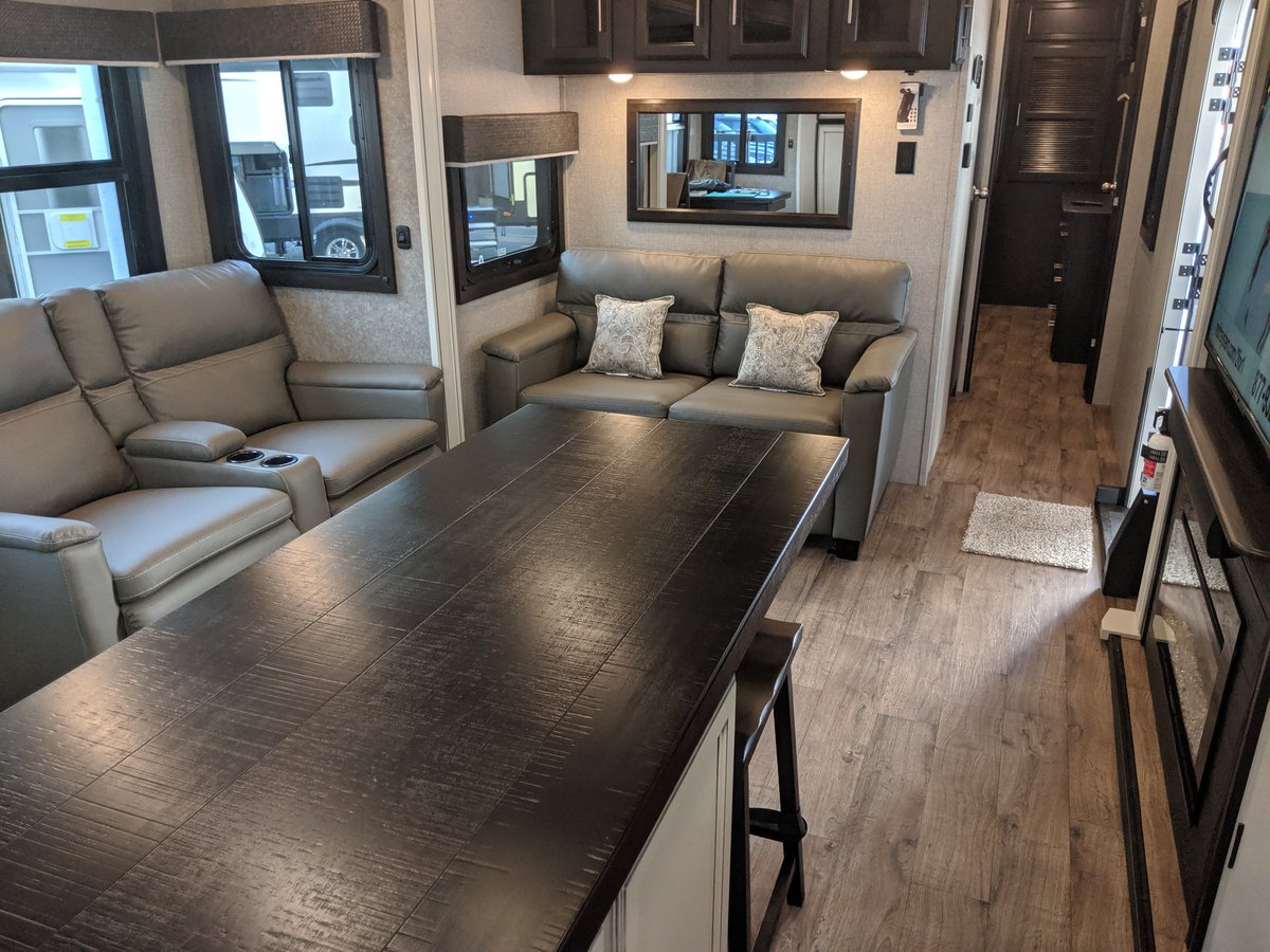 crazeeadventure's tweet image. Check out the Jayco Eagle 332CBOK
The new Jayco interior designs by Stacy Stewart with a modern farmhouse make it feel like home.
Come on in check them out
Ask for Les @Traveland RV
@jaycorv #jaycorv #travelandrv
@TravelandRVBC #rv #rvdesigns #rvlife 
#rvlifestyle #rvliving